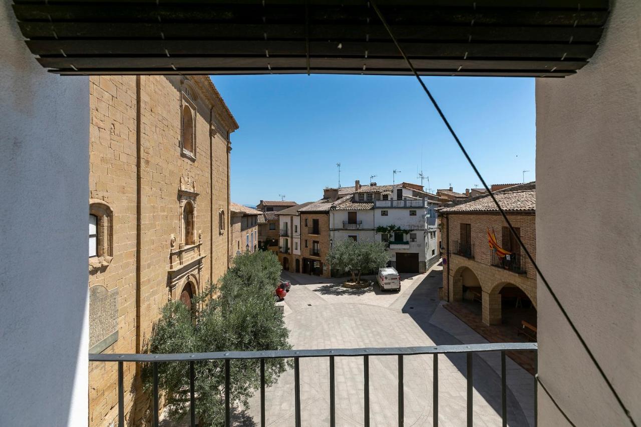 Apartamentos Vino Tinto Y Restaurante Tomate Rosa Adahuesca Екстериор снимка