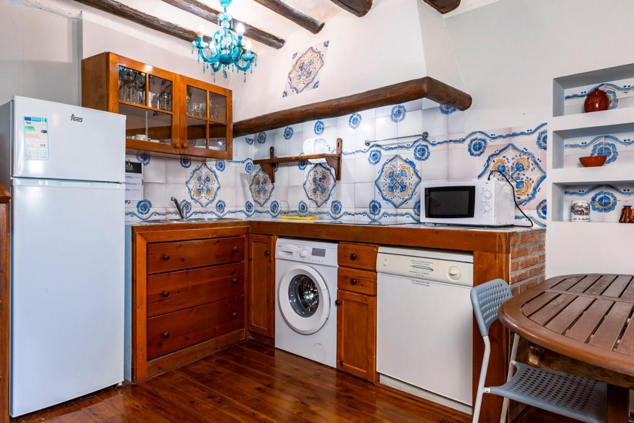 Apartamentos Vino Tinto Y Restaurante Tomate Rosa Adahuesca Екстериор снимка