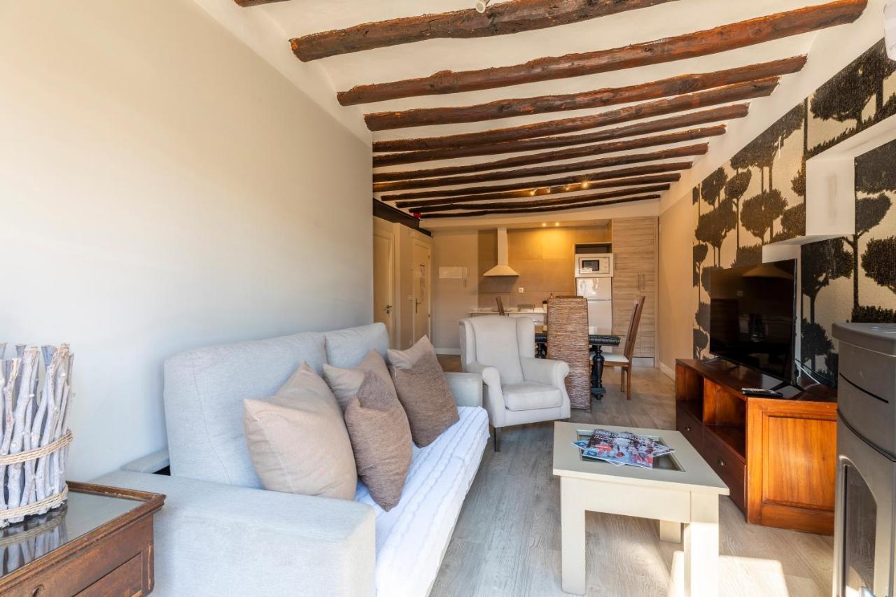 Apartamentos Vino Tinto Y Restaurante Tomate Rosa Adahuesca Екстериор снимка