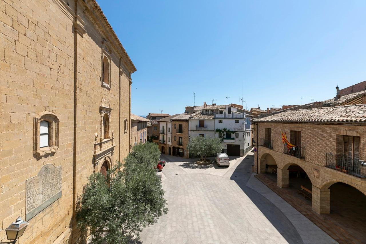 Apartamentos Vino Tinto Y Restaurante Tomate Rosa Adahuesca Екстериор снимка