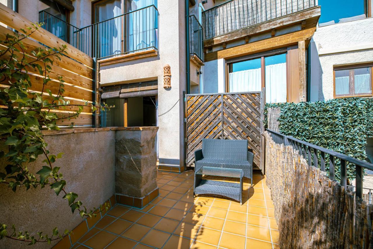 Apartamentos Vino Tinto Y Restaurante Tomate Rosa Adahuesca Екстериор снимка