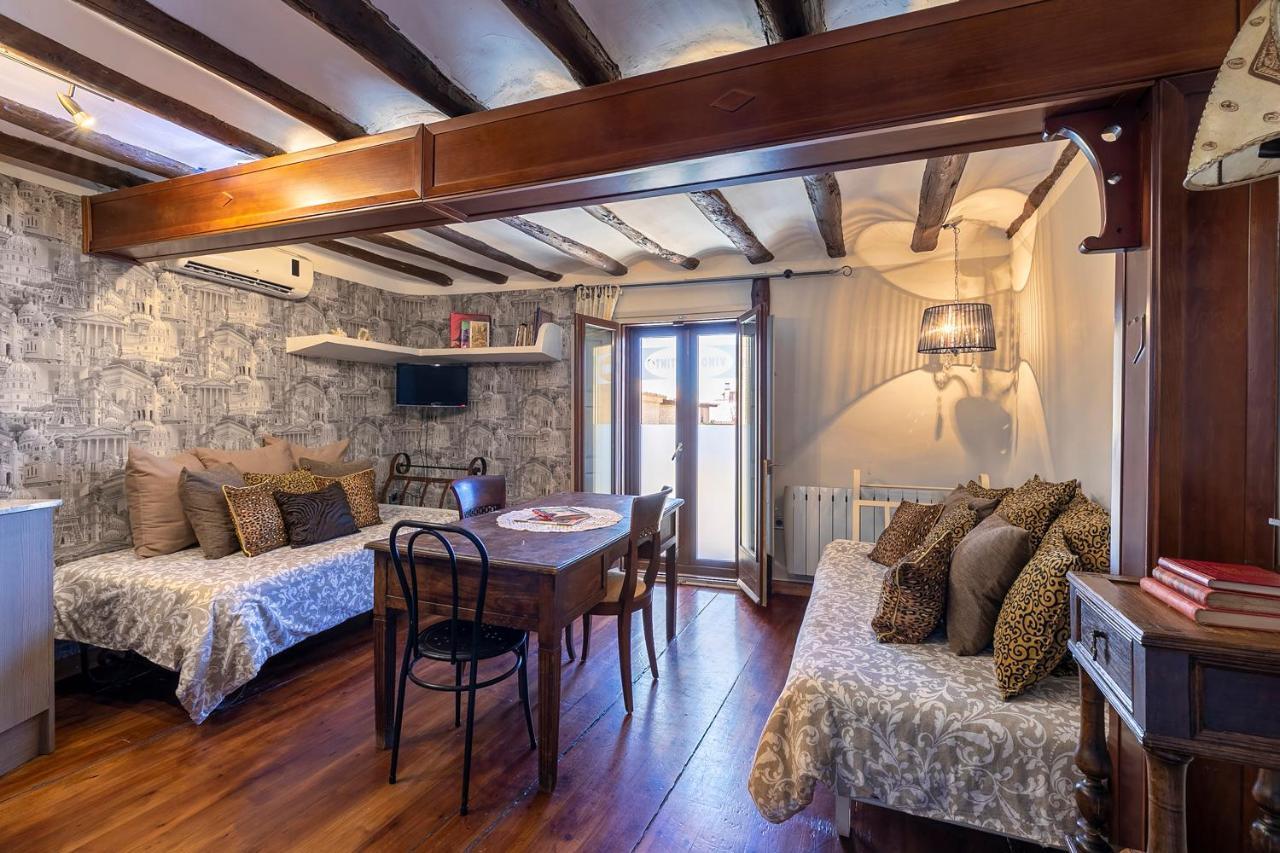 Apartamentos Vino Tinto Y Restaurante Tomate Rosa Adahuesca Екстериор снимка