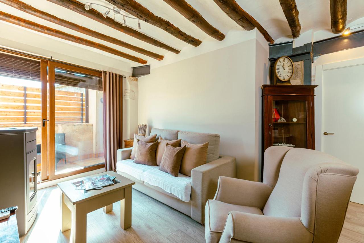 Apartamentos Vino Tinto Y Restaurante Tomate Rosa Adahuesca Екстериор снимка