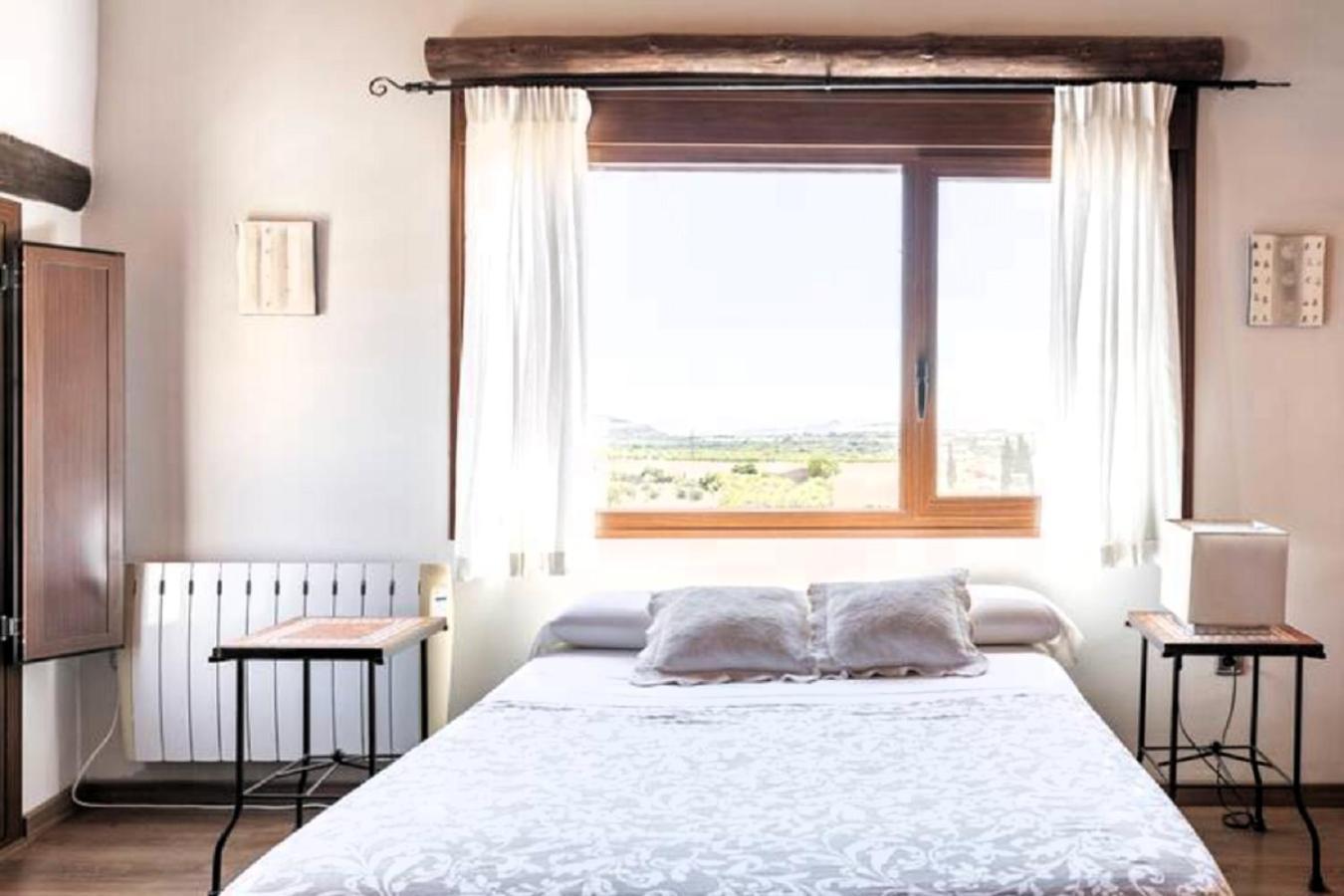 Apartamentos Vino Tinto Y Restaurante Tomate Rosa Adahuesca Екстериор снимка
