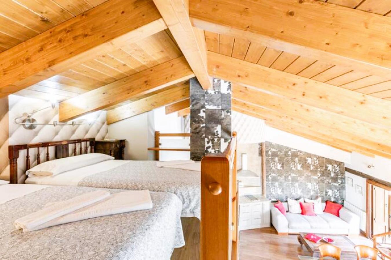 Apartamentos Vino Tinto Y Restaurante Tomate Rosa Adahuesca Екстериор снимка
