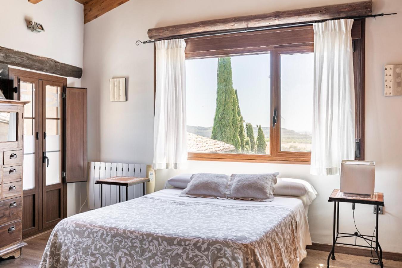 Apartamentos Vino Tinto Y Restaurante Tomate Rosa Adahuesca Екстериор снимка