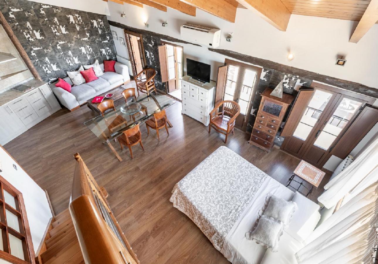 Apartamentos Vino Tinto Y Restaurante Tomate Rosa Adahuesca Екстериор снимка