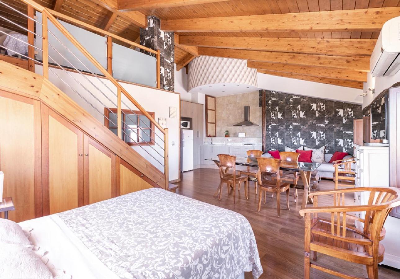 Apartamentos Vino Tinto Y Restaurante Tomate Rosa Adahuesca Екстериор снимка