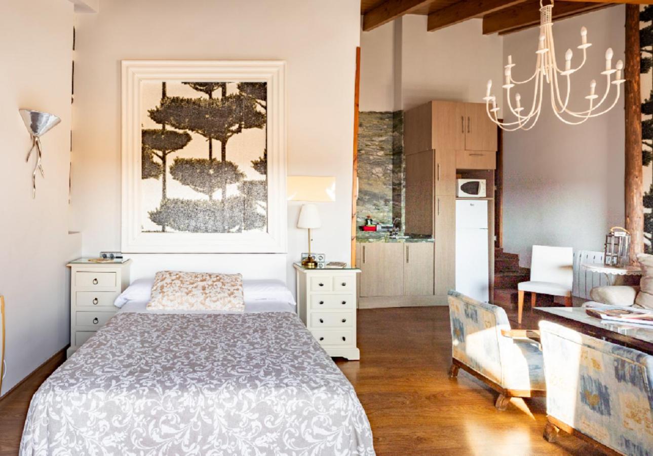 Apartamentos Vino Tinto Y Restaurante Tomate Rosa Adahuesca Екстериор снимка