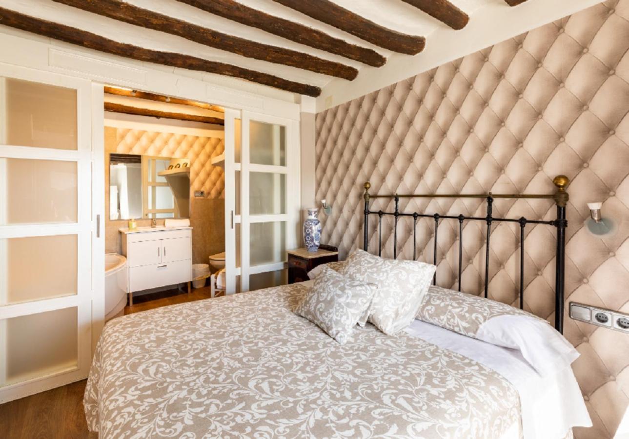 Apartamentos Vino Tinto Y Restaurante Tomate Rosa Adahuesca Екстериор снимка