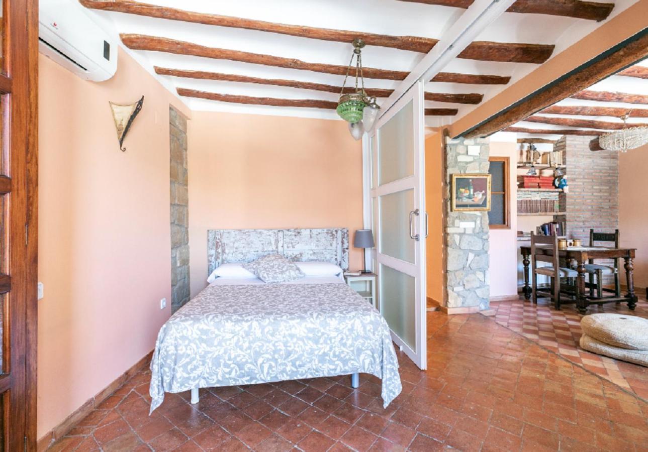 Apartamentos Vino Tinto Y Restaurante Tomate Rosa Adahuesca Екстериор снимка