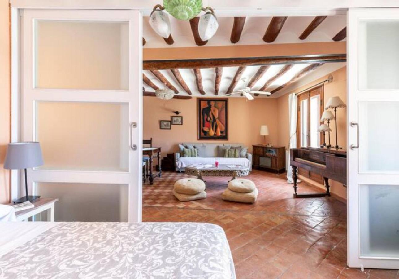 Apartamentos Vino Tinto Y Restaurante Tomate Rosa Adahuesca Екстериор снимка