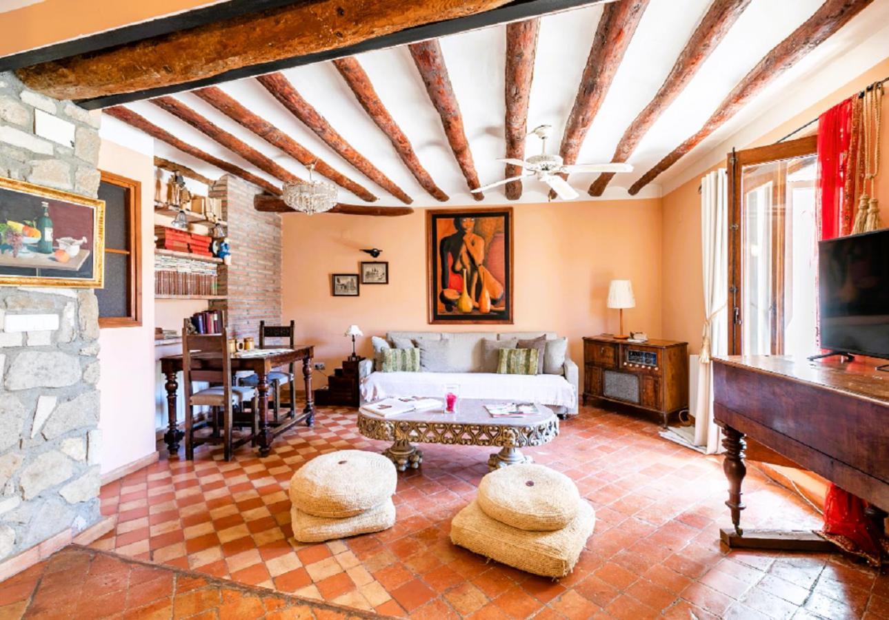 Apartamentos Vino Tinto Y Restaurante Tomate Rosa Adahuesca Екстериор снимка