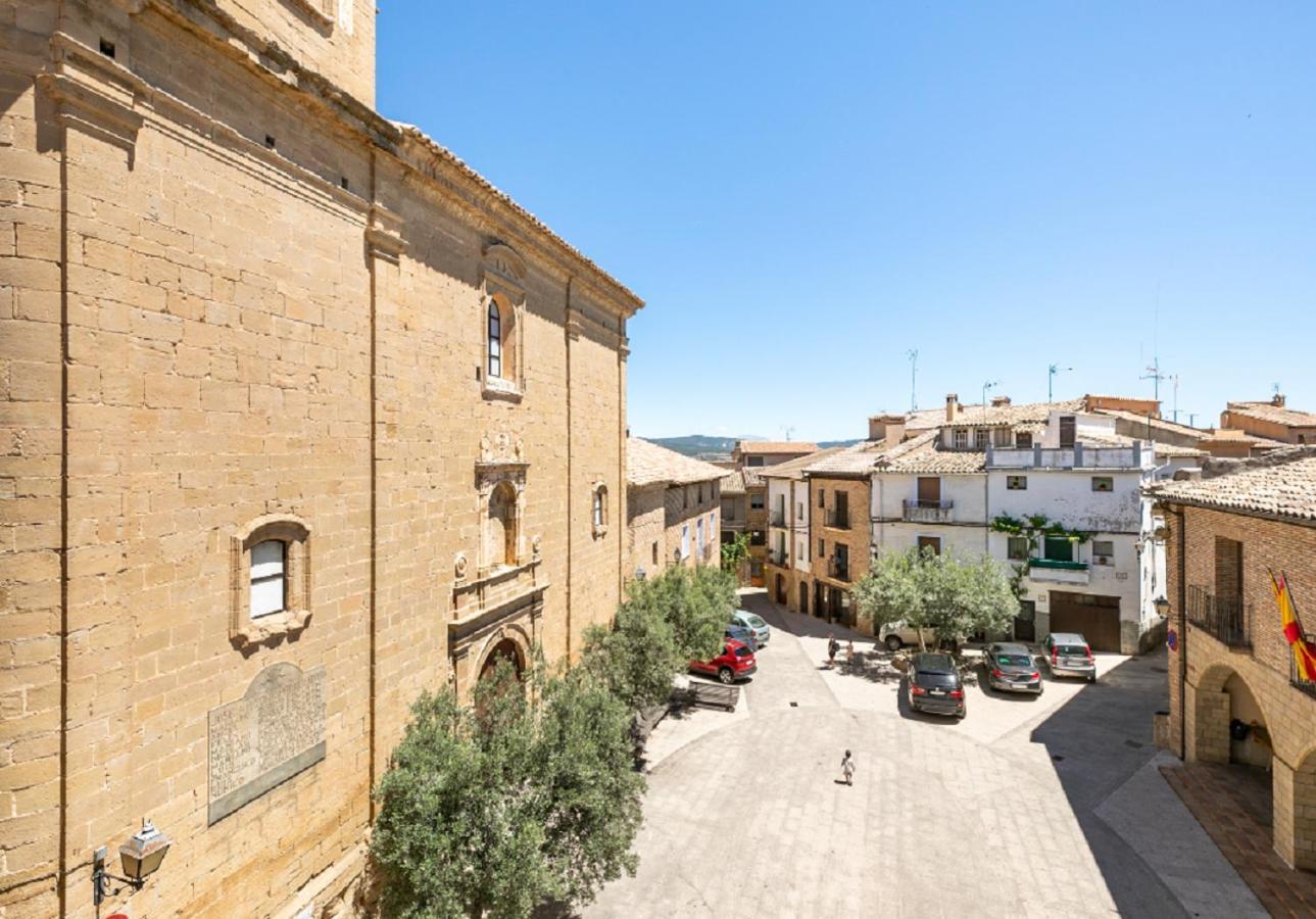Apartamentos Vino Tinto Y Restaurante Tomate Rosa Adahuesca Екстериор снимка