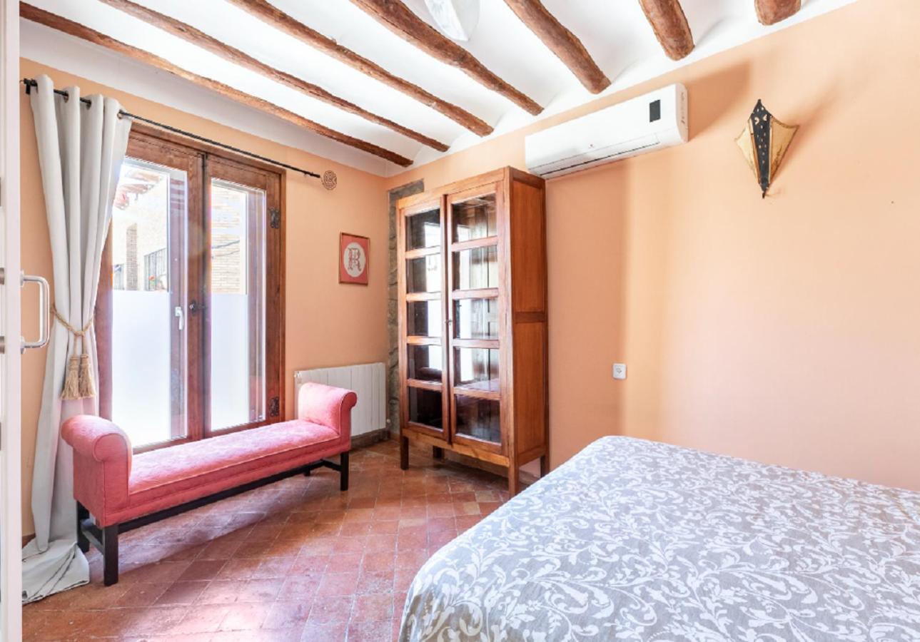 Apartamentos Vino Tinto Y Restaurante Tomate Rosa Adahuesca Екстериор снимка